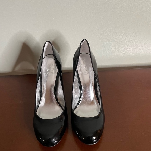 Jessica Simpson by Jessica, black patent heels. - Picture 2 of 9